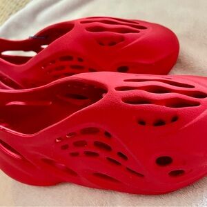 Yeezy Foam Runners Men’s 5 Red